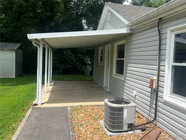 117 Edgewood DR, Belleville, IL 62223