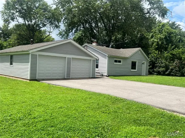 117 Edgewood DR, Belleville, IL 62223