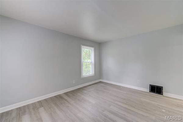 8067 Aline AVE, St Louis, MO 63134