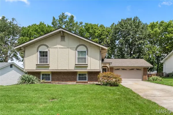 4036 Bellvue DR, St Peters, MO 63376