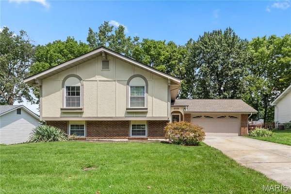 4036 Bellvue DR, St Peters, MO 63376
