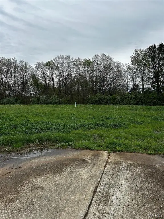 150 Starlight DR, Belleville, IL 62226