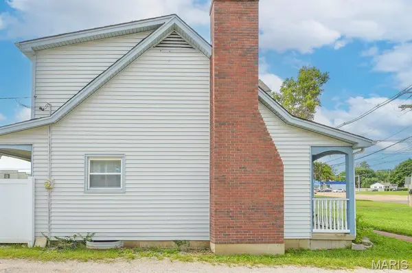 2552 Frank Scott Pkwy W, Belleville, IL 62223