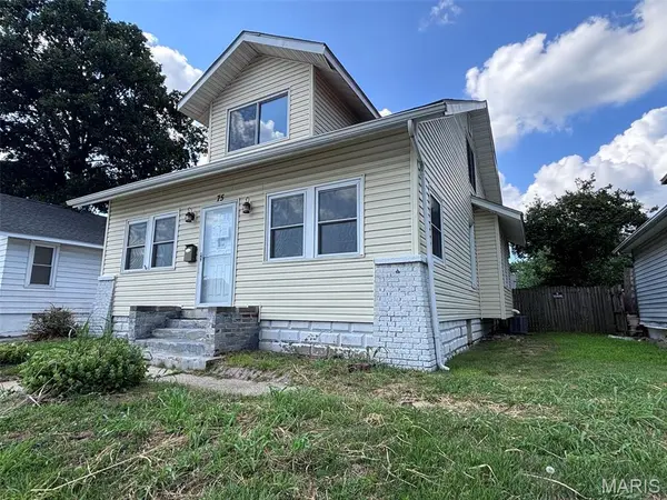 75 Eckhard AVE, Wood River, IL 62095