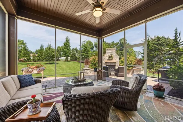 605 Joyce Ann DR, Manchester, MO 63021