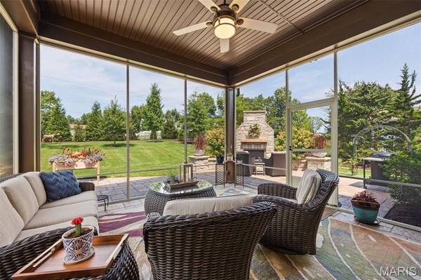605 Joyce Ann DR, Manchester, MO 63021