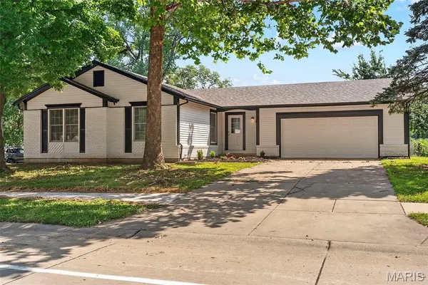 231 Laurelwood DR, St Peters, MO 63376