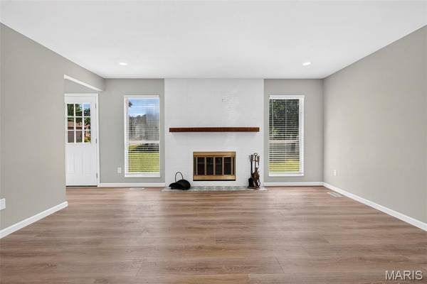 231 Laurelwood DR, St Peters, MO 63376