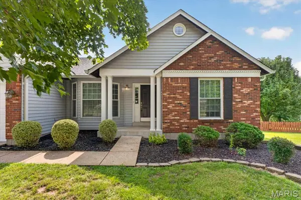 1005 Grand Tree CT, Fenton, MO 63026