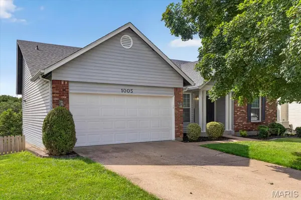 1005 Grand Tree CT, Fenton, MO 63026