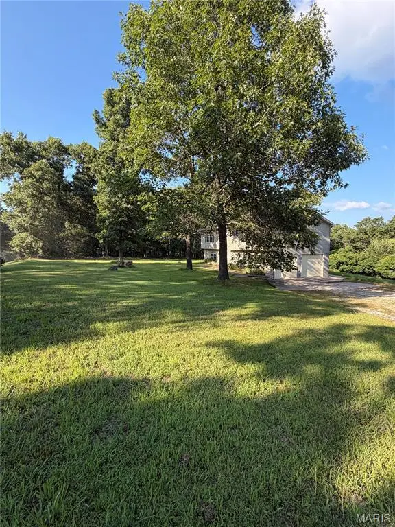 24630 Taylor LN, St Robert, MO 65584