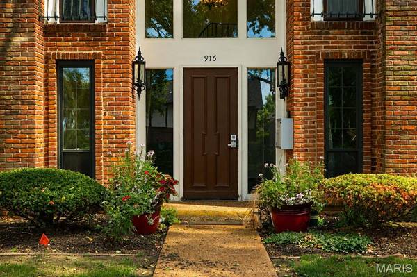 916 Claytonbrook DR #1, Ballwin, MO 63011