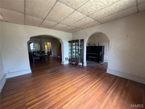 1327 Goodfellow BLVD, St Louis, MO 63112