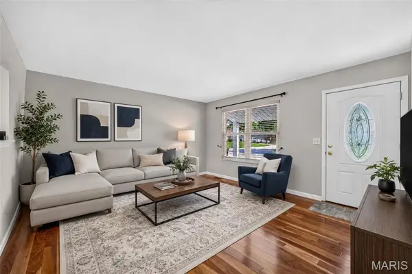 308 W Sunny Hill BLVD, St Peters, MO 63376