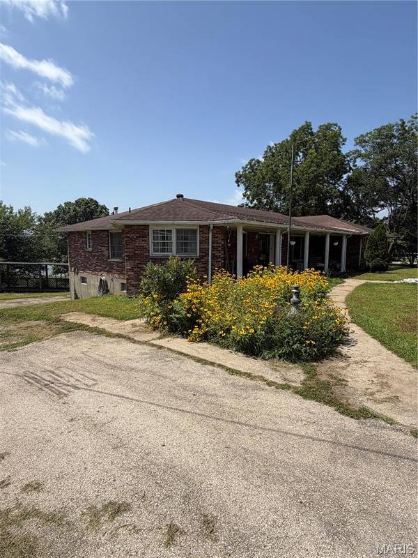 121 County Road 343, Burfordville, MO 63739
