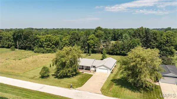 13080 Prairie TRL, Carlinville, IL 62626