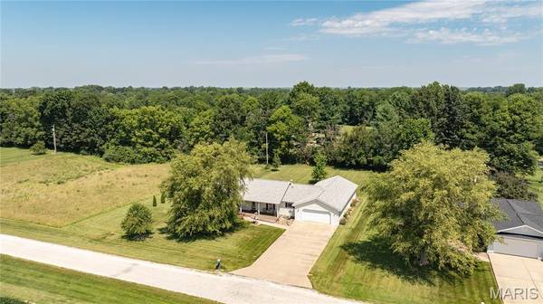 13080 Prairie TRL, Carlinville, IL 62626