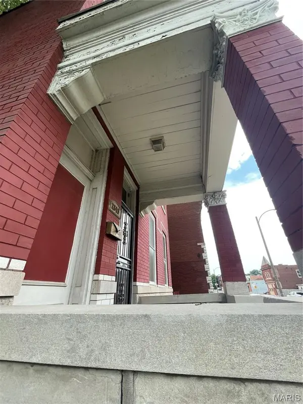2849 Chippewa ST, St Louis, MO 63118