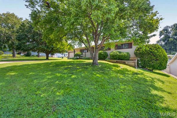 4146 Garvey DR, Mehlville, MO 63129