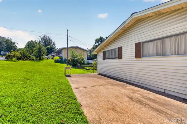 4146 Garvey DR, Mehlville, MO 63129
