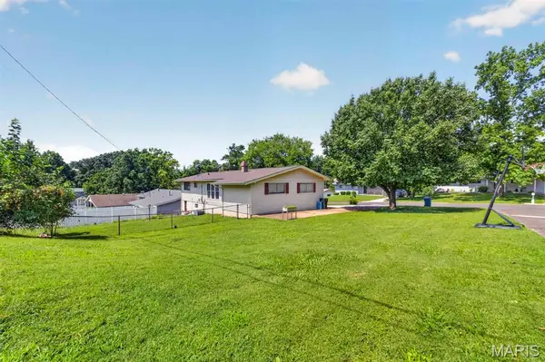 4146 Garvey DR, Mehlville, MO 63129