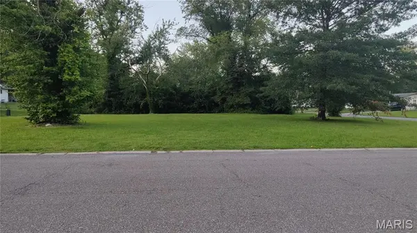 1431 Columbus DR, St Louis, MO 63138