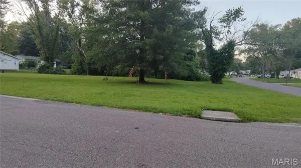 1431 Columbus DR, St Louis, MO 63138