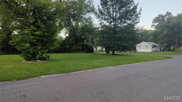 1431 Columbus DR, St Louis, MO 63138
