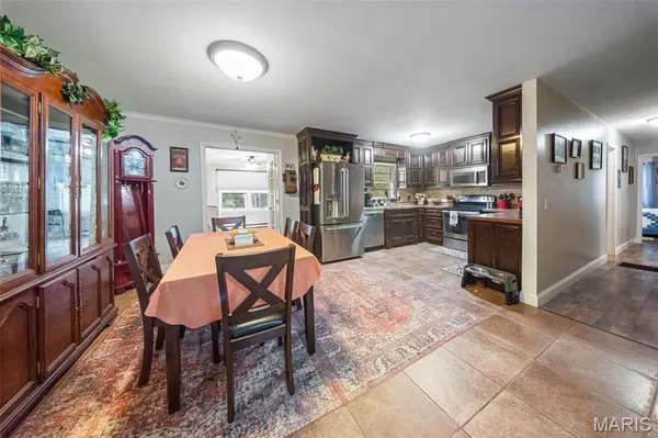 435 Forest LN, St James, MO 65559