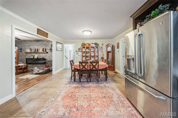 435 Forest LN, St James, MO 65559