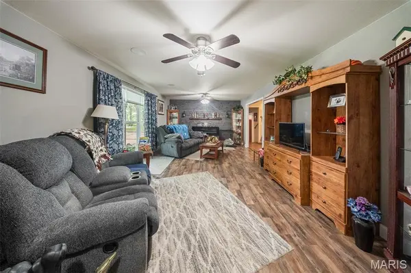 435 Forest LN, St James, MO 65559