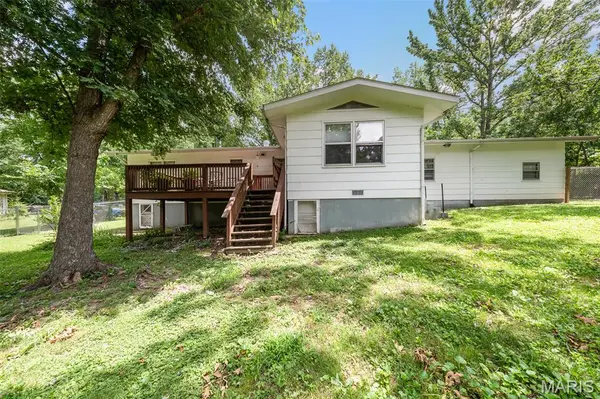 435 Forest LN, St James, MO 65559
