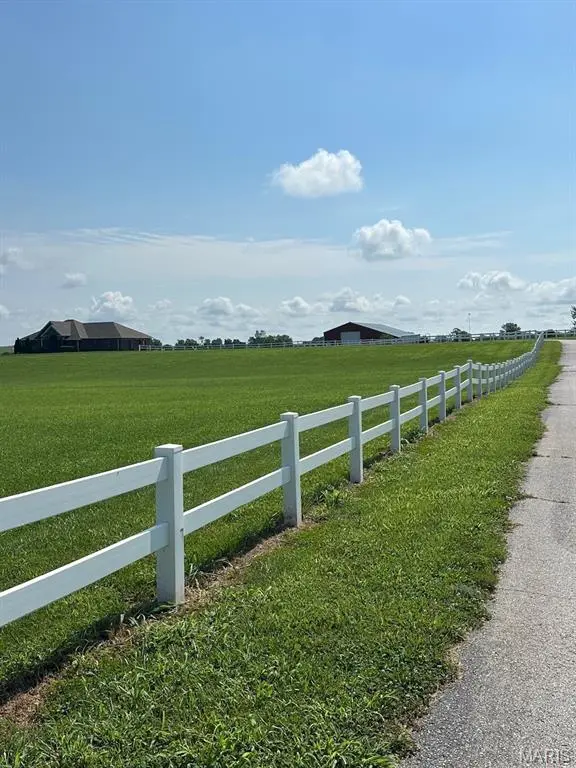 21880 Highway B, Lebanon, MO 65536