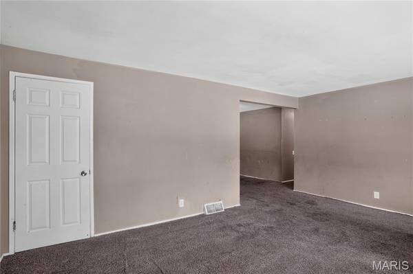 1721 Emery DR, St Louis, MO 63136