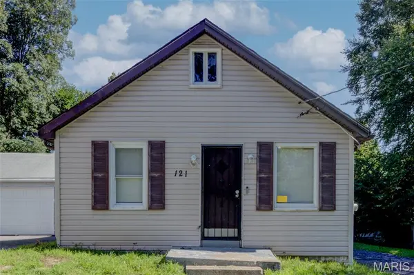 121 Coburg DR, St Louis, MO 63137