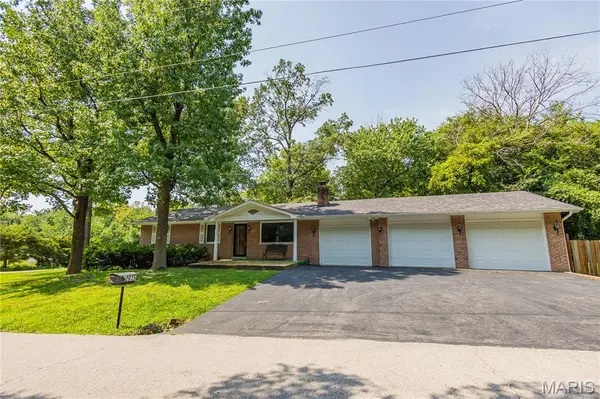2035 Valmont DR, Arnold, MO 63010