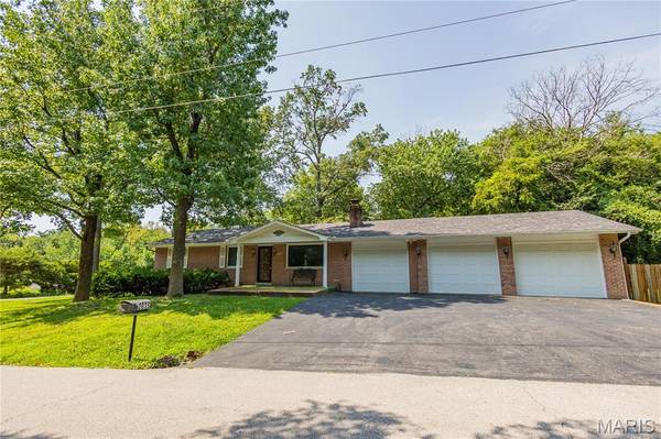 2035 Valmont DR, Arnold, MO 63010