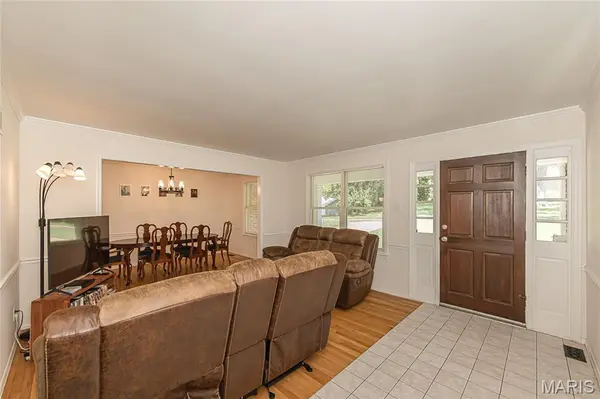 12112 Greenwalk DR, St Louis, MO 63146