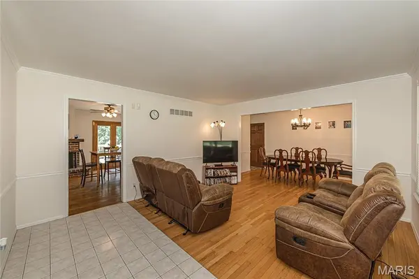 12112 Greenwalk DR, St Louis, MO 63146