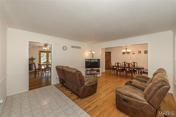 12112 Greenwalk DR, St Louis, MO 63146