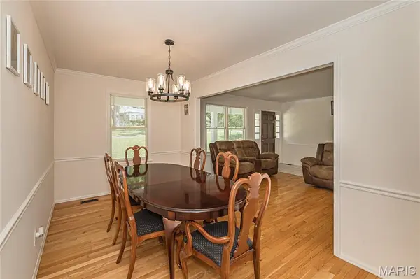 12112 Greenwalk DR, St Louis, MO 63146