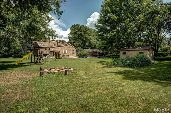 346 College AVE, Carlinville, IL 62626