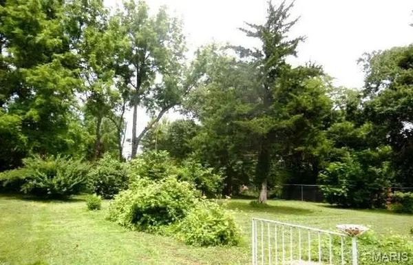 26 Capitol Hill DR, St Louis, MO 63136
