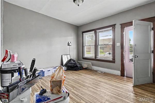 5823 Helen AVE, Jennings, MO 63136