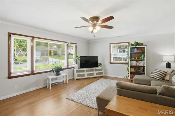 22 Eastwood DR, Belleville, IL 62223