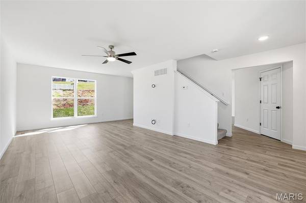 1708 Martingale LN, Eureka, MO 63025