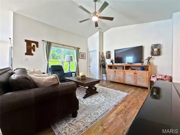 1207 Winding Bluffs WAY, Fenton, MO 63026