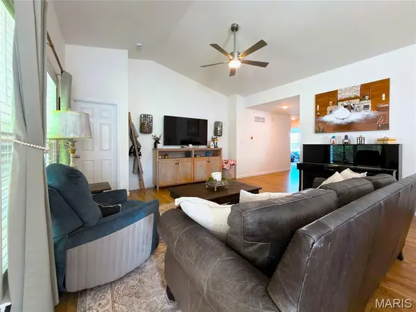 1207 Winding Bluffs WAY, Fenton, MO 63026