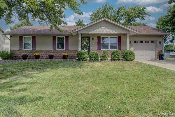 4 Vanguard DR, St Peters, MO 63376