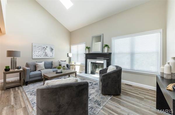 15 Barrington DR, St Peters, MO 63376